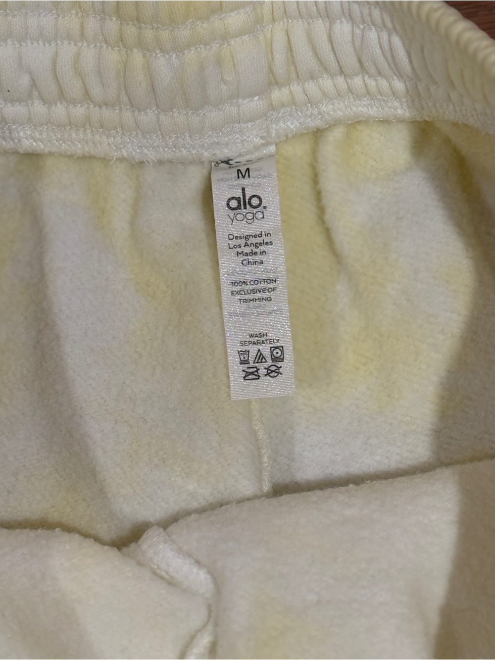 LIKE NEW ALO Yoga Tie-Dye Gym Sweat Short, Buttercup/White Tie-Dye, Size Medium - Picture 4 of 6